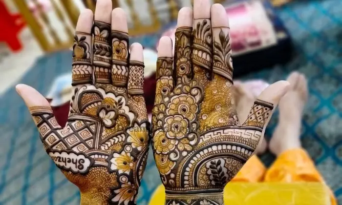 Nail/Mehndi Art 7